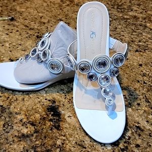 Andrew Geller white thong sandals Size 10 M